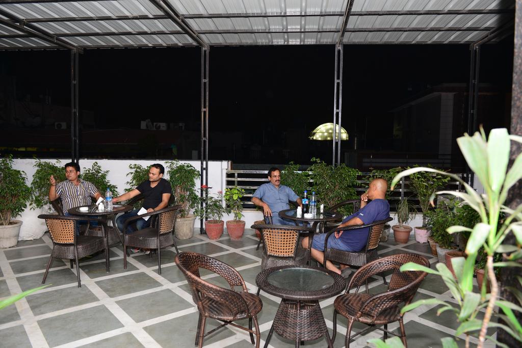 Hotel Cabana @ Pahar Ganj New Delhi Bagian luar foto