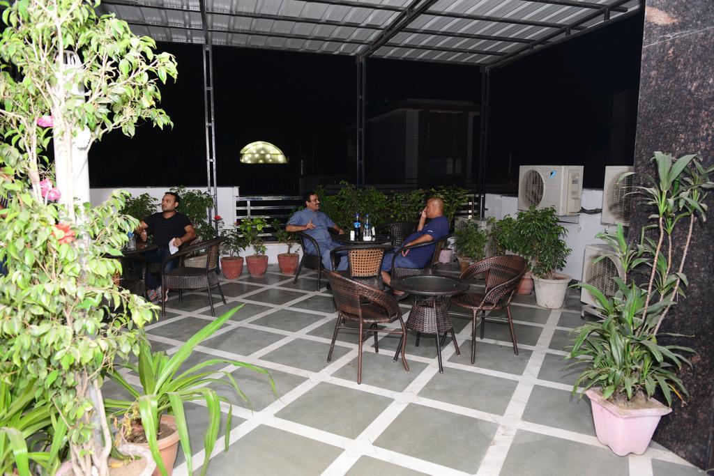 Hotel Cabana @ Pahar Ganj New Delhi Bagian luar foto