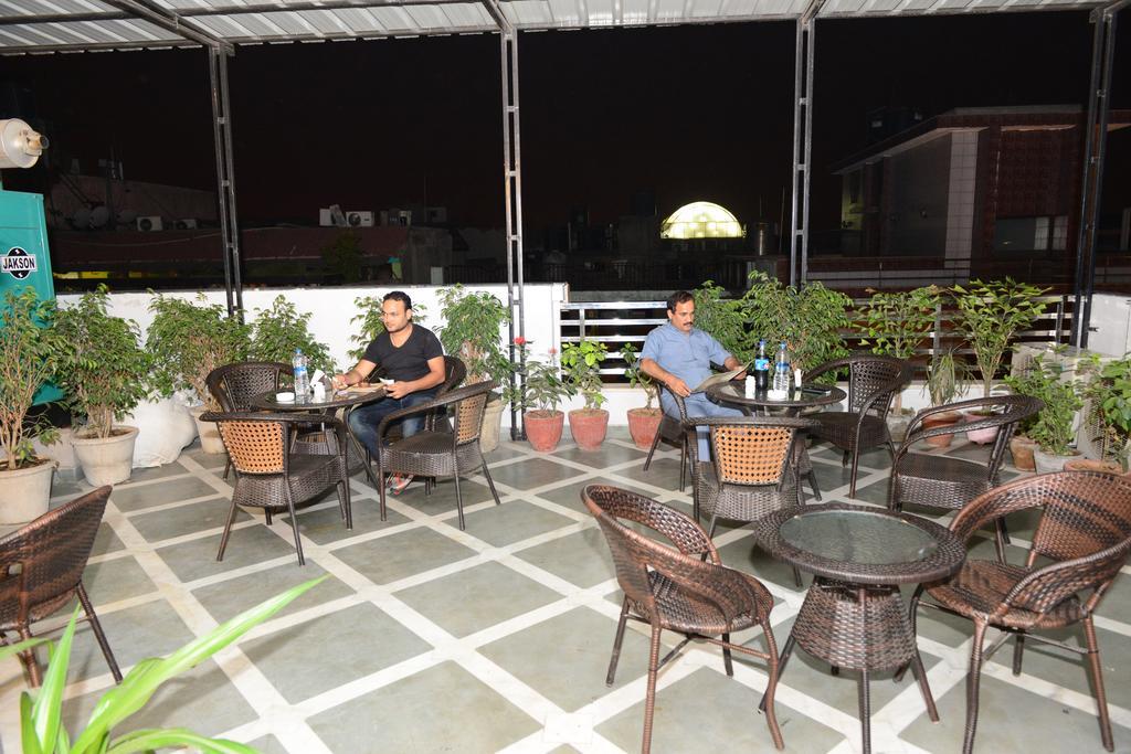 Hotel Cabana @ Pahar Ganj New Delhi Bagian luar foto