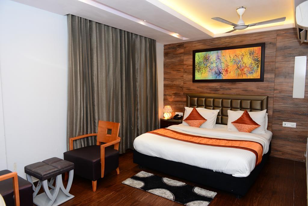 Hotel Cabana @ Pahar Ganj New Delhi Bagian luar foto