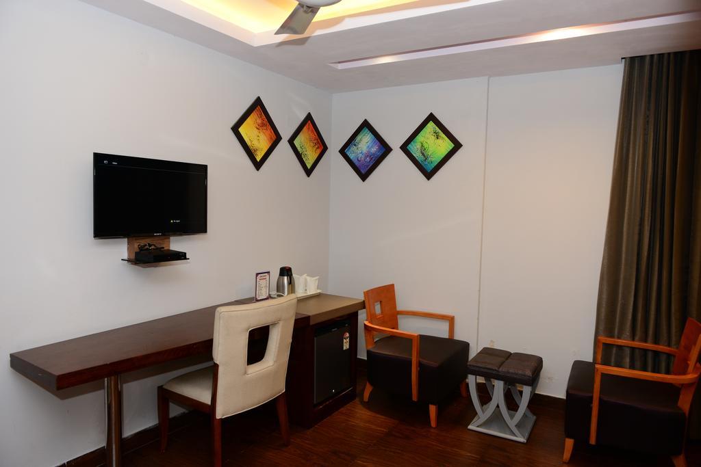 Hotel Cabana @ Pahar Ganj New Delhi Bagian luar foto