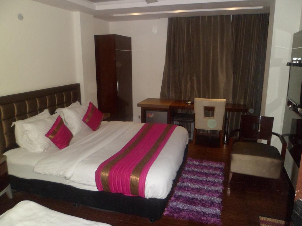 Hotel Cabana @ Pahar Ganj New Delhi Bagian luar foto